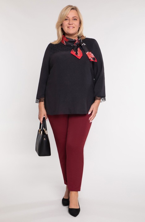 Bluza neagra cu decolteu cu buline