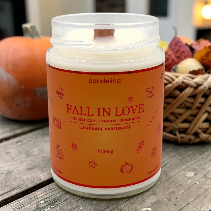 Lumanare parfumata din soia cu fitil lemn, Candelina, FALL IN LOVE – Dovleac Copt, Vanilie, Nucsoara, handmade, ceara naturala, ardere 70h, 280 g