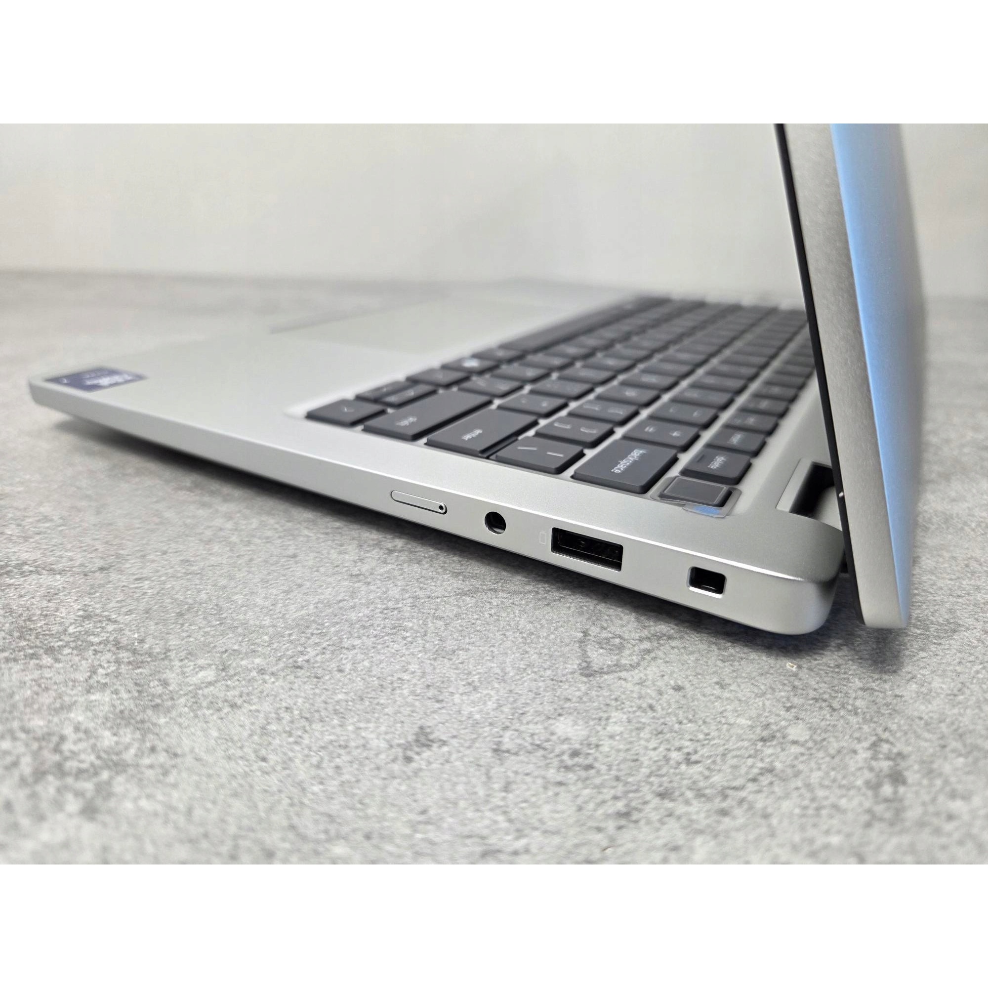 Laptop Dell Pro 13 Plus, Intel Core Ultra 7 265U, 32GB RAM, 512GB SSD, FHD+ 13,3", 1,23 kg, set complet