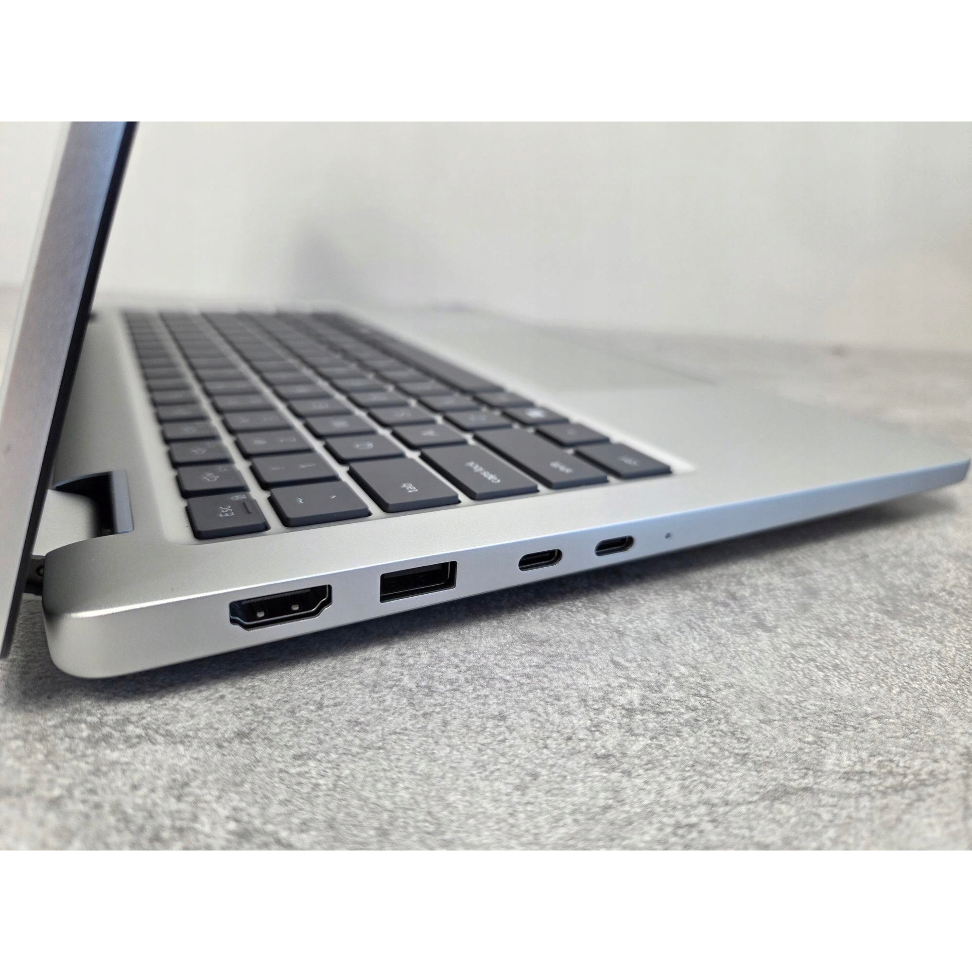 Laptop Dell Pro 13 Plus, Intel Core Ultra 7 265U, 32GB RAM, 512GB SSD, FHD+ 13,3", 1,23 kg, set complet