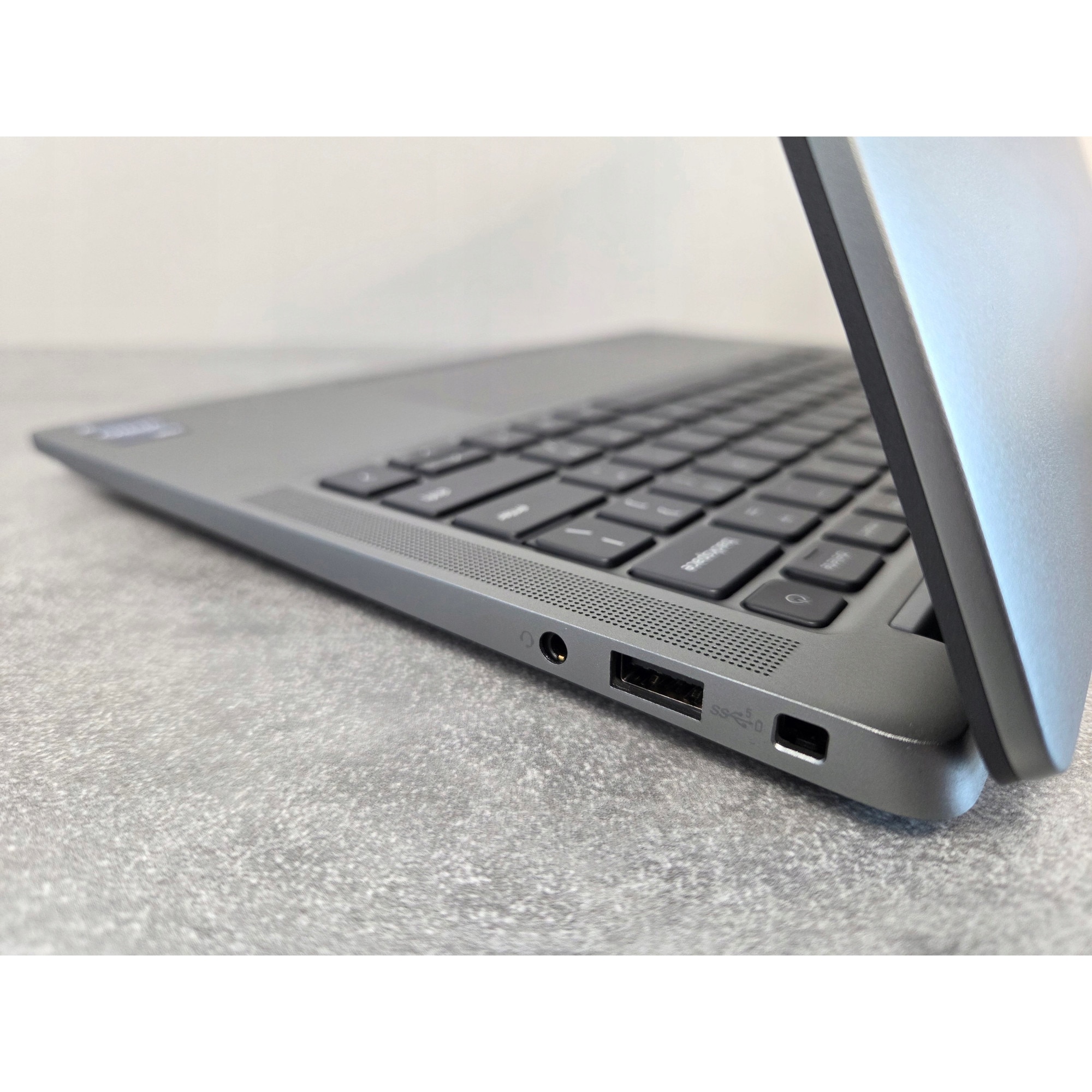 Laptop Dell Latitude 13.3 inch, i7-1365U, 16GB RAM, 1TB SSD, FHD+, argintiu, ultraportabil