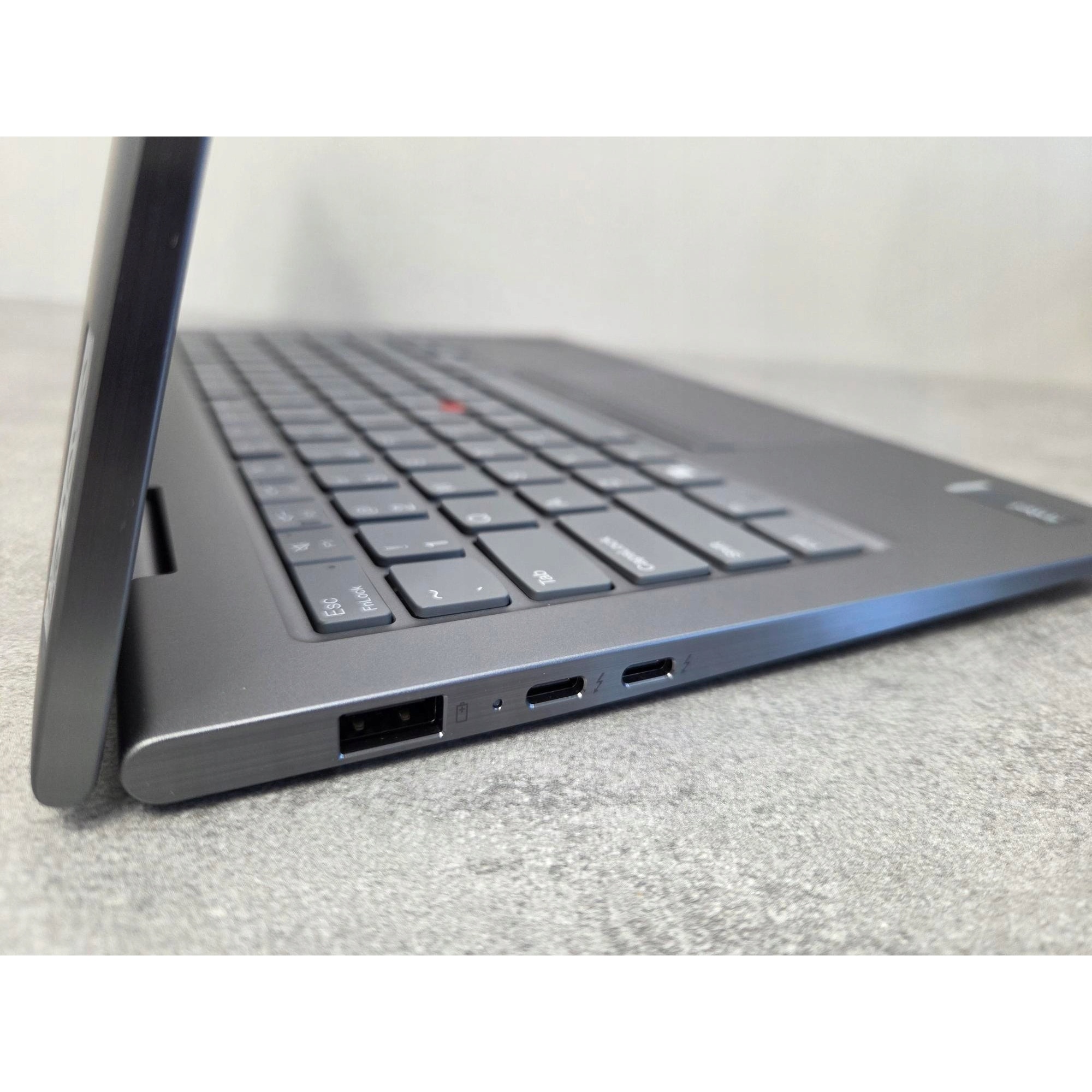 Laptop Lenovo ThinkPad X1 Gen 9, procesor Intel Core Ultra 5 135U, 16GB RAM, 512GB SSD, 14" WUXGA, touchscreen, Windows 11 Professional