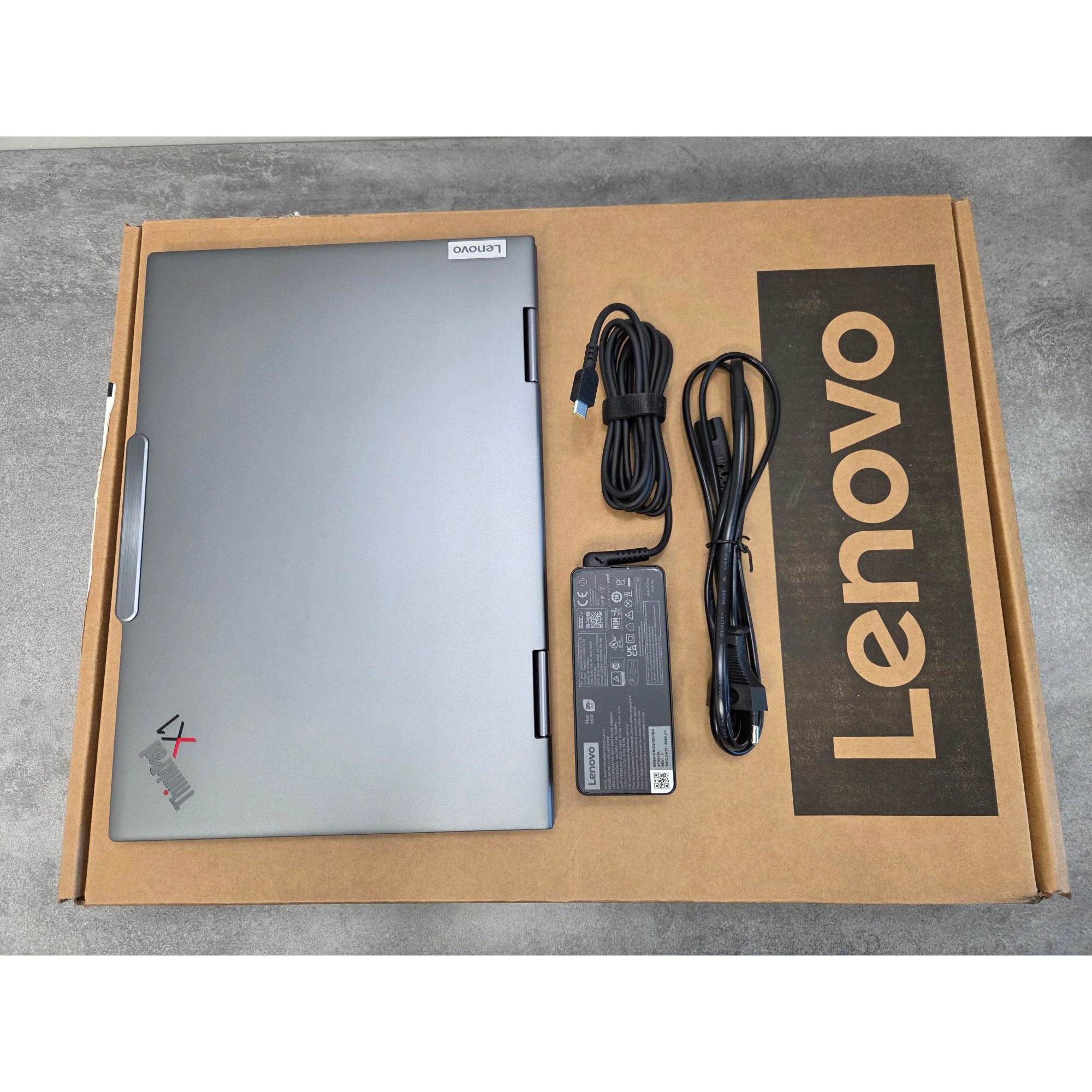 Laptop Lenovo ThinkPad X1 Gen 9, procesor Intel Core Ultra 5 135U, 16GB RAM, 512GB SSD, 14" WUXGA, touchscreen, Windows 11 Professional