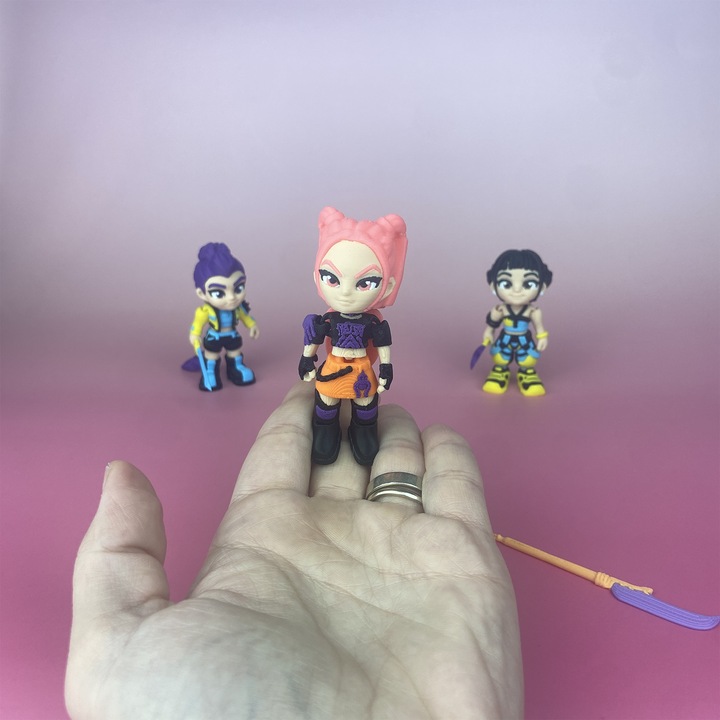 Mira – figurina K-Pop flexibila