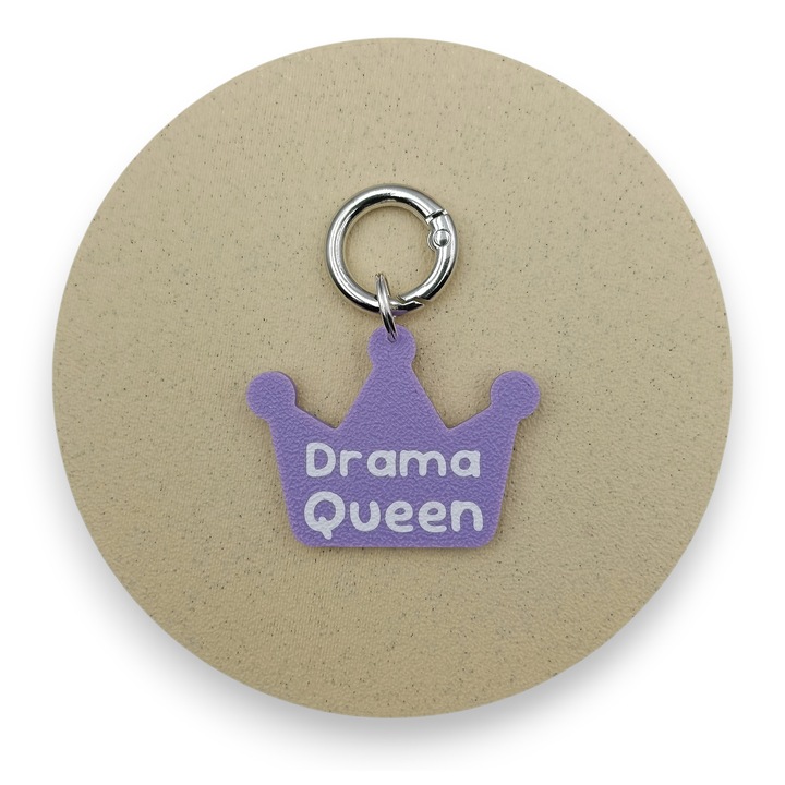 Medalion Caini Drama Queen, Forma Coroana, 42x32 mm, PLA Bioplastic, Printat 3D, Mov, Alb