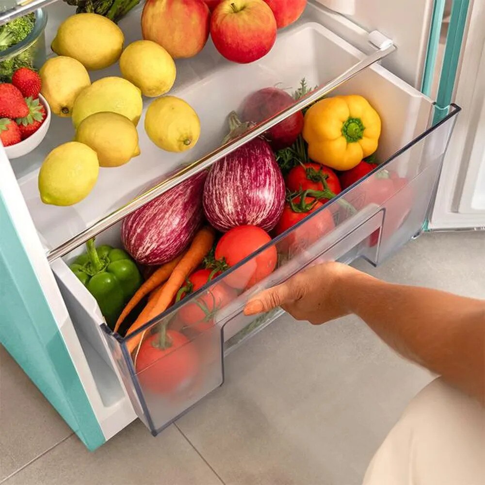 Frigider Retro Cecotec, Bolero CoolMarket 2D Origin, H148.5 cm, capacitate toatala 215 litri, iluminare interioara, manere ergonomice, rafturi din sticla, alarma acustica usa deschisa, control temperatura prin rotita, picioare reglabile, turcoaz