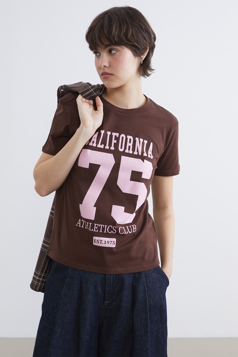 LC WAIKIKI, Tricou cu imprimeu text frontal, Maro inchis/Roz pastel