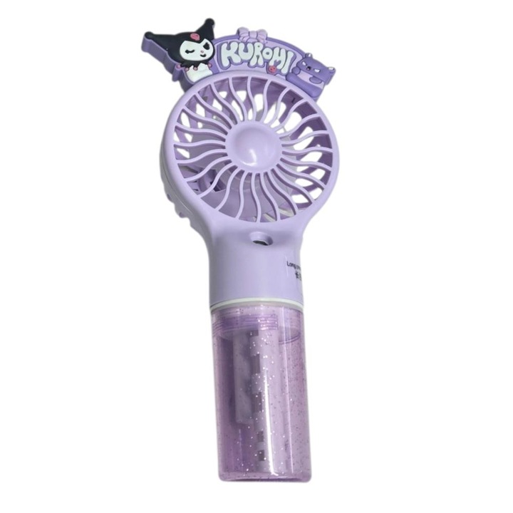 Jucarie ventilator cu baterii si apa Kuromi. Racoreste-te instant! Ventilatorul sufla aer placut, iar pulverizarea fina de apa aduce o senzatie de racorire perfecta pentru zilele calduroase
