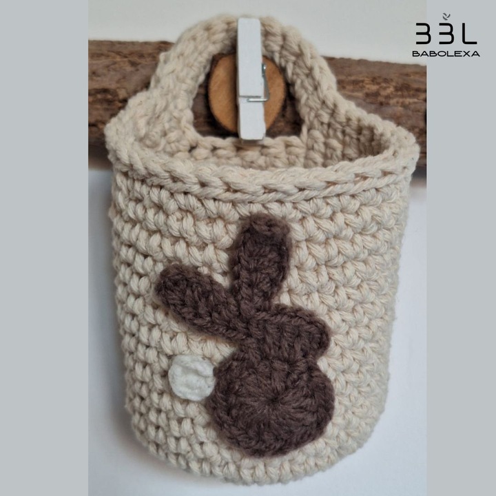 Cosulet Crosetat BABOLEXA® Fabricat de Mana, 9×10 cm, Decor cu Iepuras, Cos pentru Cadouri Mici, Dulciuri si Biletele, Ornament Rustic Decorativ, Handmade si Rezistent, din Material Natural din Bumbac, Bej/Maro