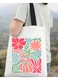 Бяла чанта с цветен флорален DTF принт