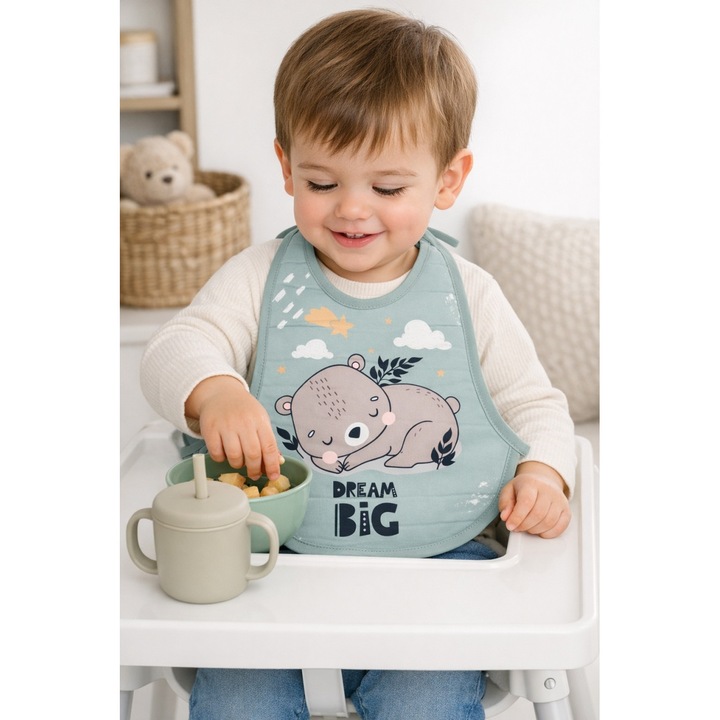 Baveta bebe Lumeria, imprimeu ursulet Dream Big, verde pastel, sistem de prindere cu snururi, material impermeabil