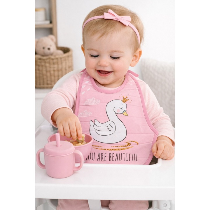 Lumeria rózsaszín babaelőke hattyúval, puha anyag, megkötős rögzítési rendszer