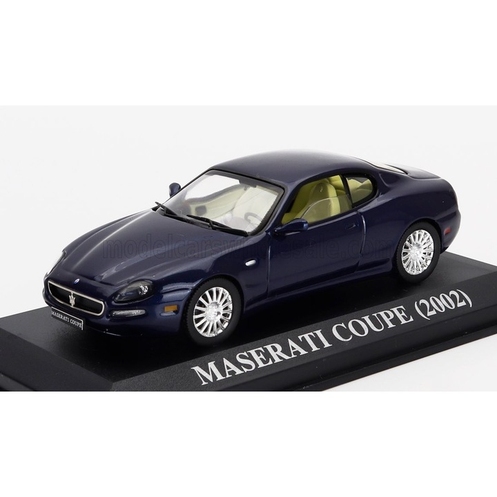 Maserati Coupe 2002 1:43 fém modell vitrinben, kék