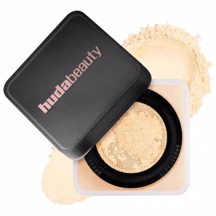 Huda Beauty New Easy Bake Pudra transparenta de fixare si coacere, controlul sebumului, fixare de lunga durata, textura fina, nuanta Banana Bread, potrivita pentru toate tonurile de piele, 20 g