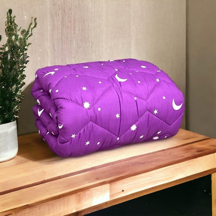 Pilota pufoasa antialergica mov cu stelute, 180x200 cm – usoara, calduroasa si confortabila pentru toate anotimpurile