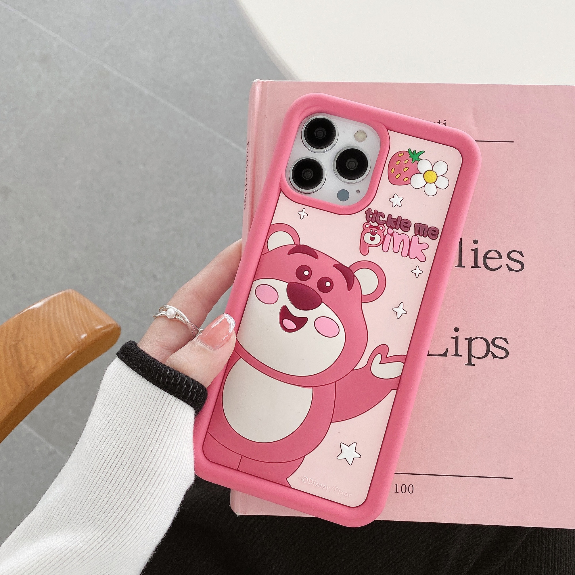 Husa silicon Lotso capsune carcasa pentru iPhone 15 Pro