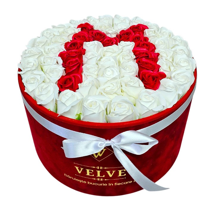 Aranjament floral litera M cu 55 trandafiri de sapun in cutie rotunda catifea rosie, Velve
