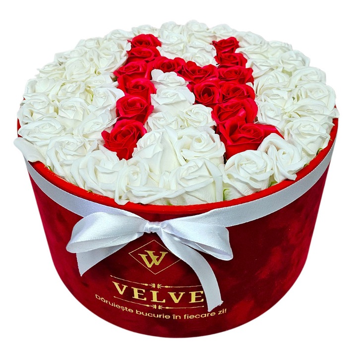 Aranjament floral litera N cu 55 trandafiri de sapun in cutie rotunda catifea rosie, Velve