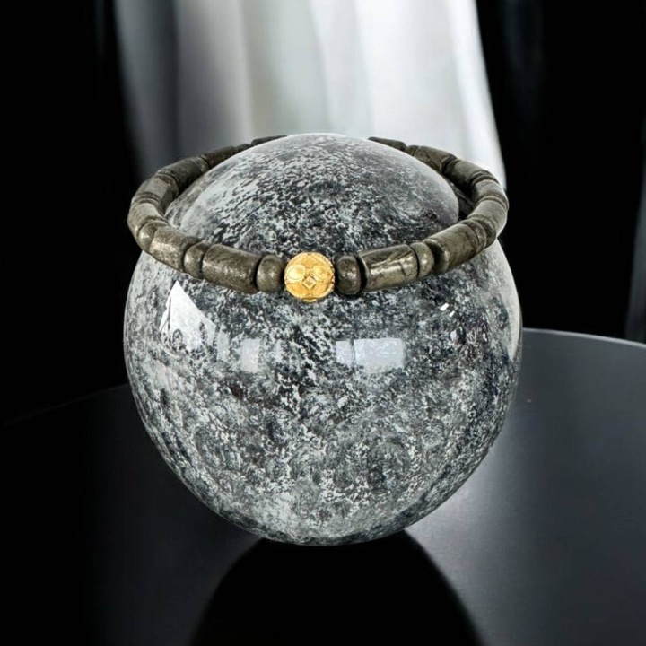 Bratara snur barbati Alger din Pirita cu charm din inox placat auriu