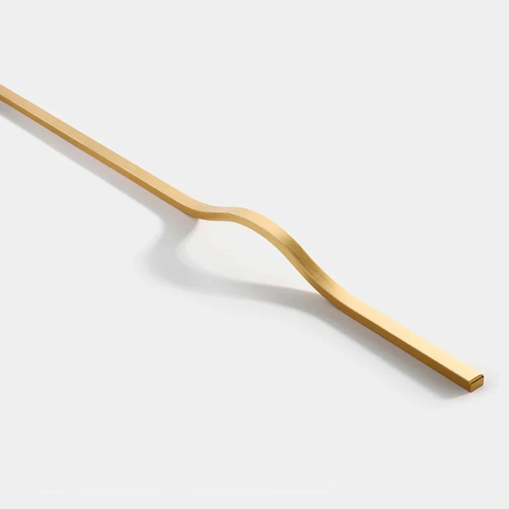 Maner mobila auriu Brave, 1000 mm (1m), din aluminiu, suruburi pentru montaj incluse