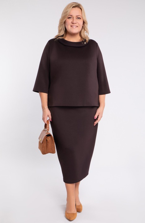 Compleu maro cu brosa