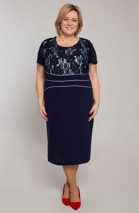 Costum elegant cu flori texturate