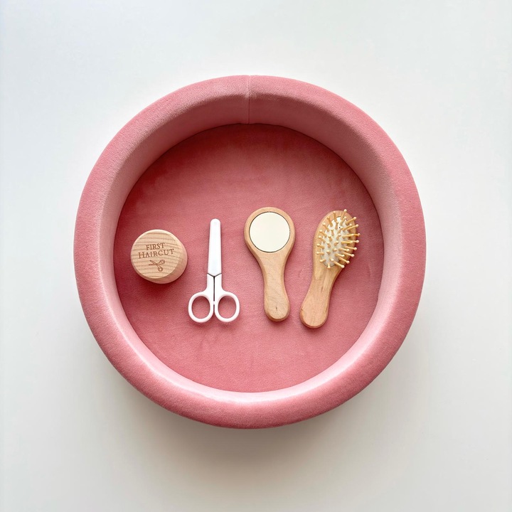 Set aniversar pentru taierea motului (1 an) – Tava din catifea Roz Pudra