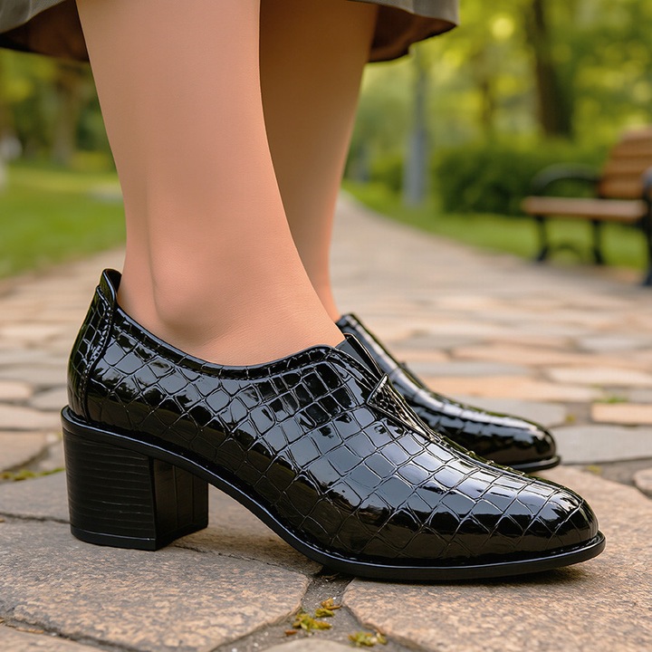 Pantofi dama din piele naturala lacuita croco, Negru