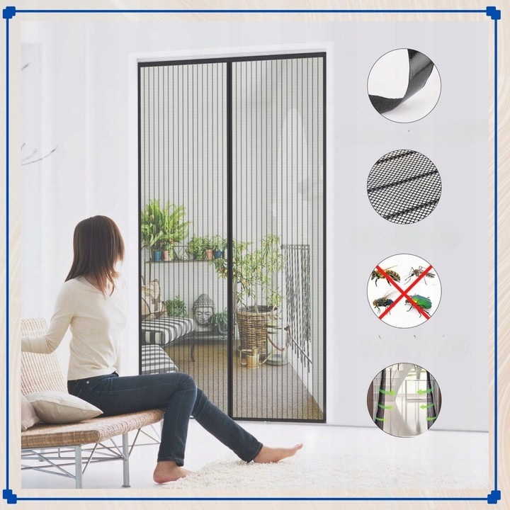 Plasa magnetica, 80x210cm, neagra, set cu banda adeziva si pini