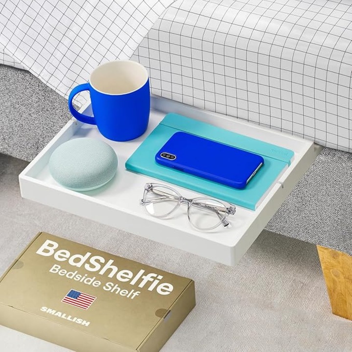 Нощно рафтче BedShelfie, минималистичен дизайн, размери 34,92 x 24,13 cm, бял цвят, комплект органайзер с щипка CableCatch