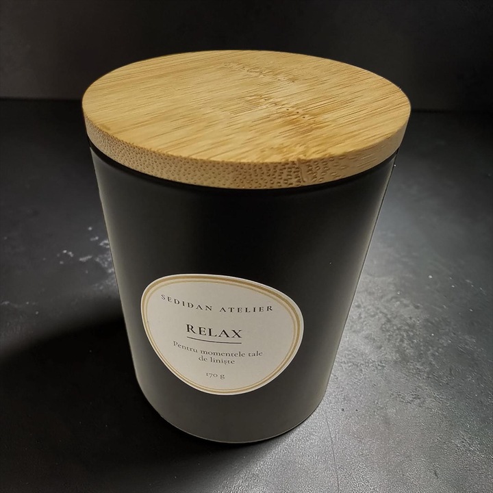Lumanare parfumata Sedidan Atelier, RELAX, ceara de soia, 170g, recipient sticla negru mat, parfum Musetel, Vanilie, Piersica