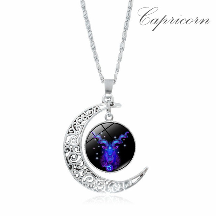 Colier cu pandativ zodiacal si semiluna, aliaj metalic argintiu, lungime reglabila, sistem inchidere tip lobster, zodia capricorn