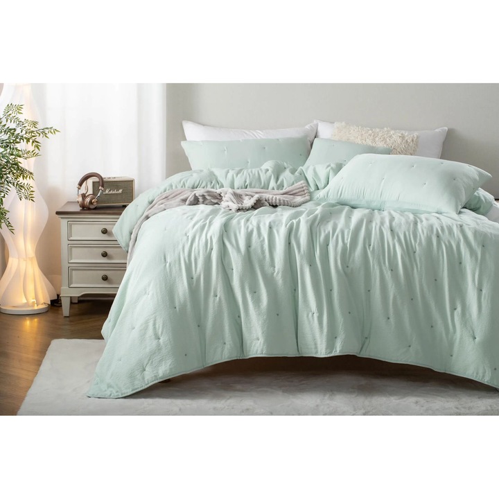 Cuvertura decorativa Spod Igły i Nitki Dotta 240x260 cm, salviu, 100% microfibra, cu umplutura de 120 GSM