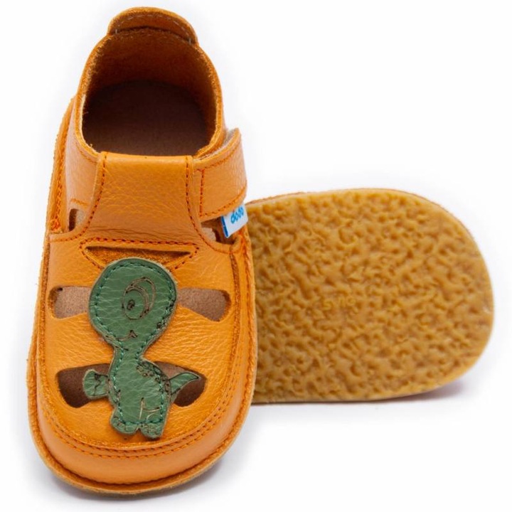 Детски боси сандали Dodo Shoes Baby Dino, цвят мандарина, от естествена кожа с гъвкава подметка за първи стъпки