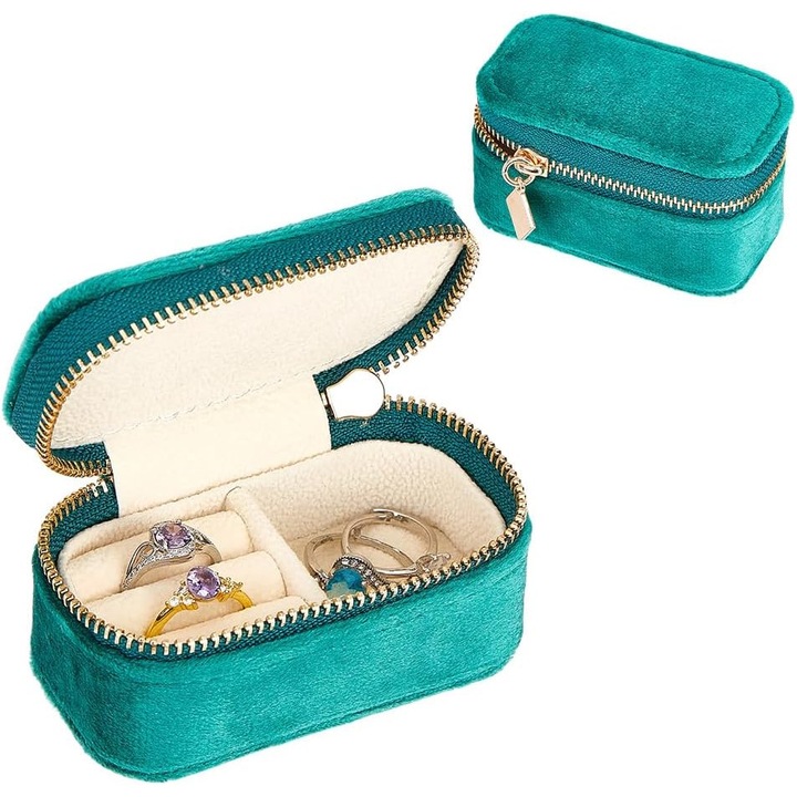 Zöld ékszerdoboz, négyzet alakú, 5x8.7x4.5cm, bársonyból, 1 db-os készlet.