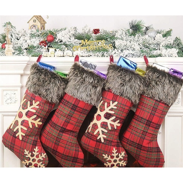 Set 4 sosete de Craciun, 46 cm, cu model zapada si carouri, decoratiuni festive