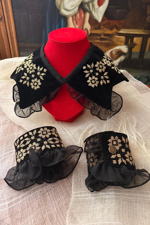 Set mansete si guler brodate cu modelul Multicolor