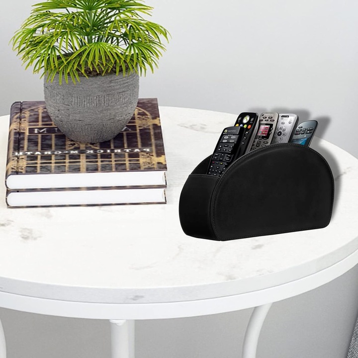 Organizator/tava pentru telecomanda din piele cu cinci compartimente, potrivit pentru depozitarea telecomenzilor TV, ochelarilor, periutelor de dinti, playerelor media, pixurilor etc., negru