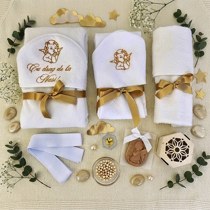 Trusou Botez Ingeras Auriu – Set 7 Piese, Brodat, 75x75cm, 70x70cm