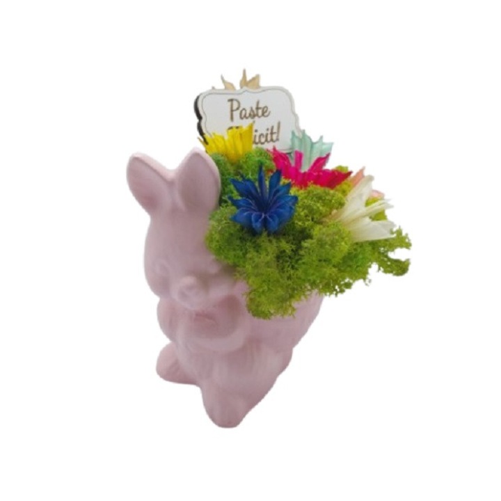 Aranjament floral in vas ceramic, model iepuras roz, decorat cu licheni si flori nemuritoare, in cutie cadou