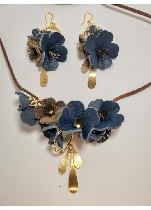 Set cercei cu pandant VictoriaHandmadeRomania din piele naturala, unicat, tip Flori