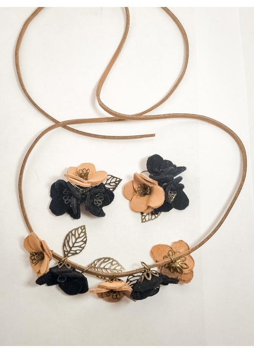 Set cercei din piele naturala cu pandantiv, unicat, bicolor, tip FLORI