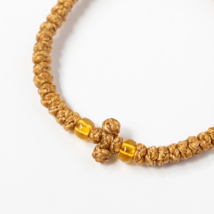 Bratara Auriu-Galben Impletita – Simbol al Luminii, Sperantei si Binecuvantarii