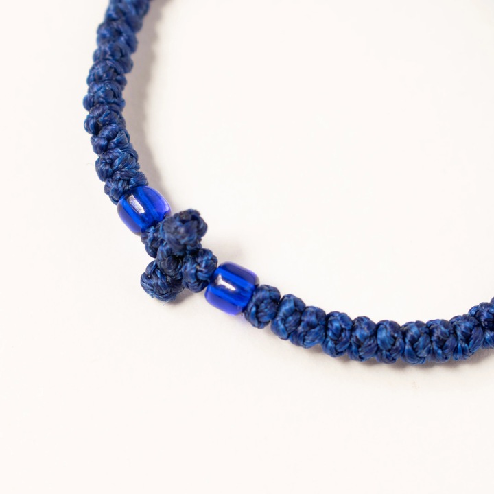 Bratara Albastra Impletita – Simbol al Pacii, Credintei si Protectiei