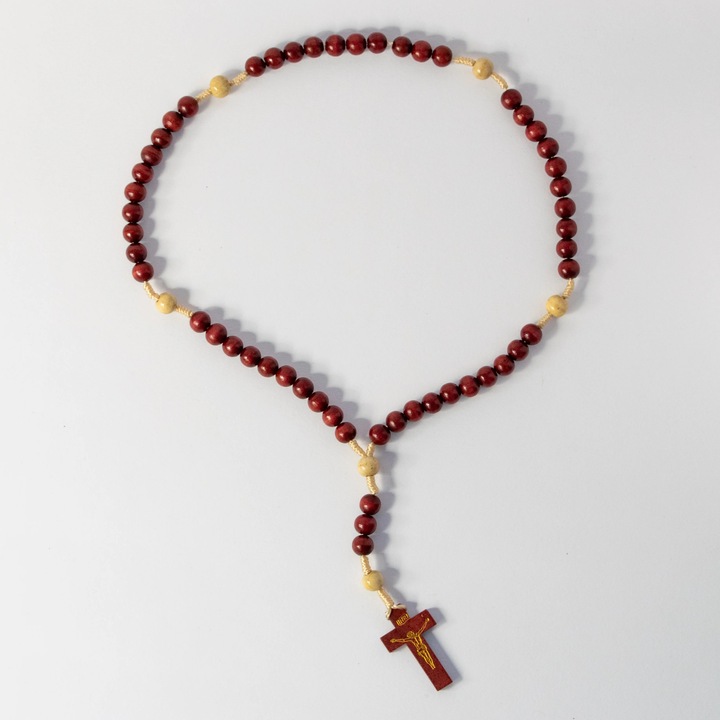 Colier din lemn de maslin cu cruce sculptata – Simplitate, Traditie si Echilibru Spiritual - Sfintit in Biserica Nasterii Domnului din Betleem