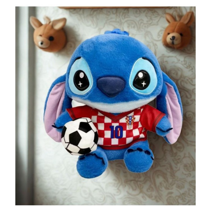 Jucarie de Plus 23 cm cu Minge de Fotbal, Echipament Rosu, Model Adorabil, Cadou pentru Copii