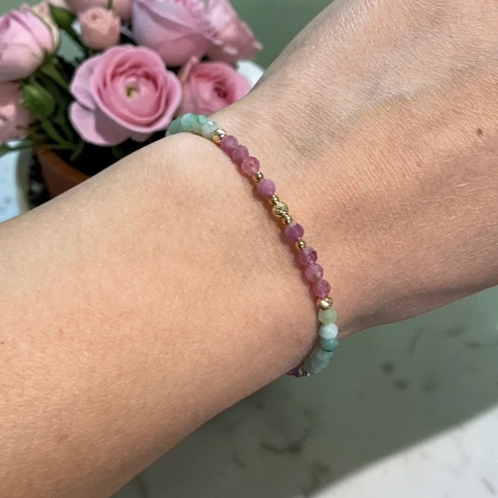 Bratara Solandra din smarald si turmalina roz cu accesorii si inchidere din argint placat cu aur