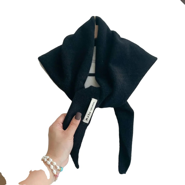 Esarfa triangulara din lana, neagra, 100x41cm