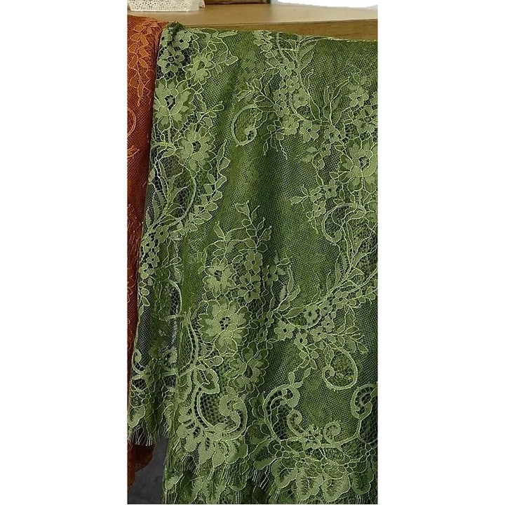 Tesatura dantelata, design brodat, material ecologic, verde iarba, 150cm x 3m