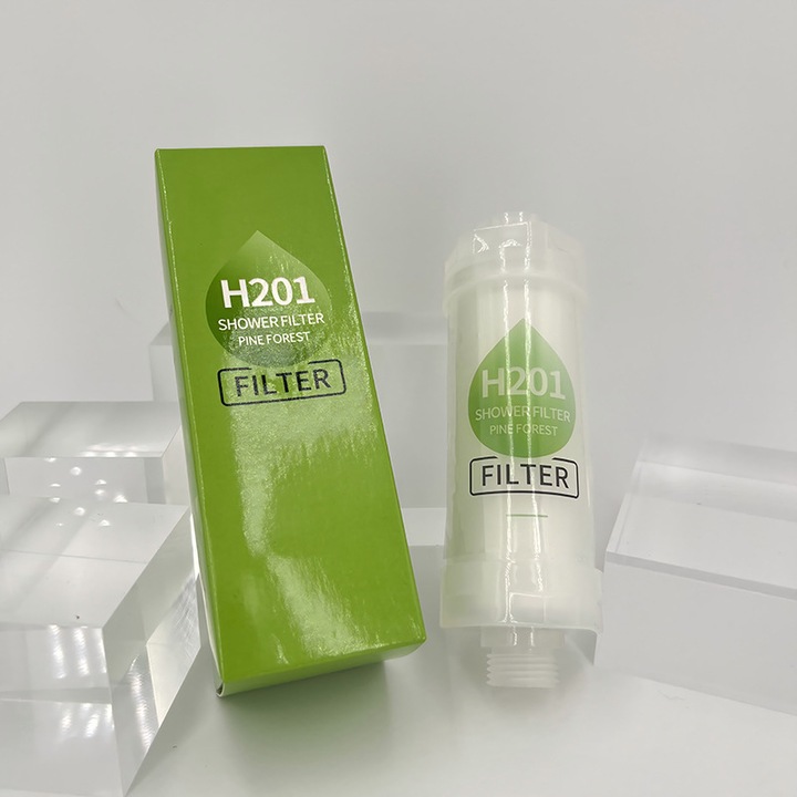 Filtru de dus cu aroma de pin, dezinfectare cu vitamina C, imbunatatirea pielii si ingrijirea parului